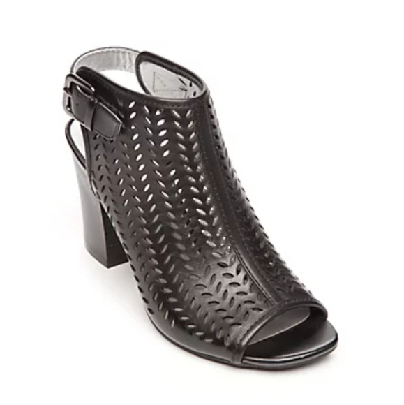 White Mountain Shoes - WHITE MOUNTAIN Shanie Black leather chunky sandal